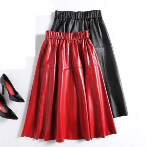 Jupe trapèze en cuir plissée mi-longue