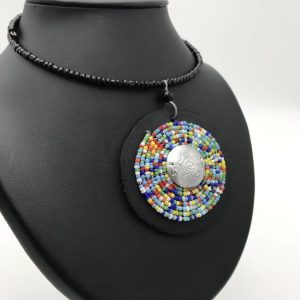 Collier petit disque perles et cuir