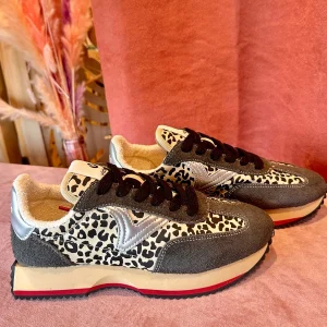 BASKETS COSMOS VICTORIA GRIS IMPRIMÉ LÉOPARD