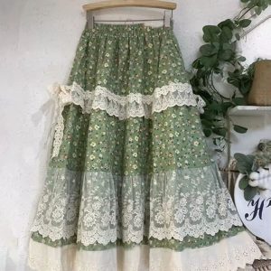 Jupe Fleurie et Brodée à Dentelle
